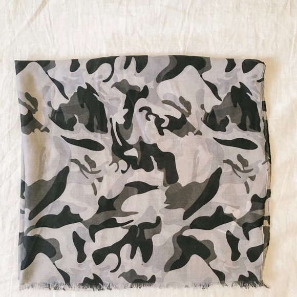 Floral Camo Scarf - Picture 2 of 4